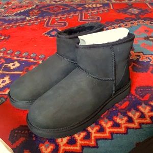 Ugg mini classic boot black size 9. Brand new.